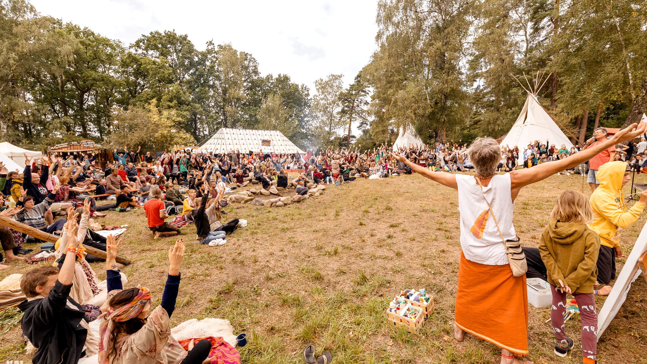 JAN-HOORN--NEW-HEALING--tipi-town-panorama-0
